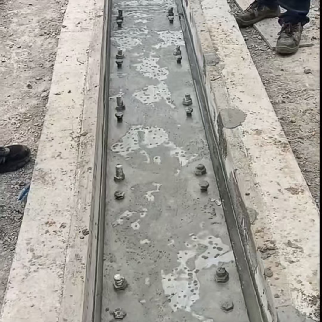 南汇港口码头起重机龙门吊重型机械设备稳固用早强快凝轨道胶泥